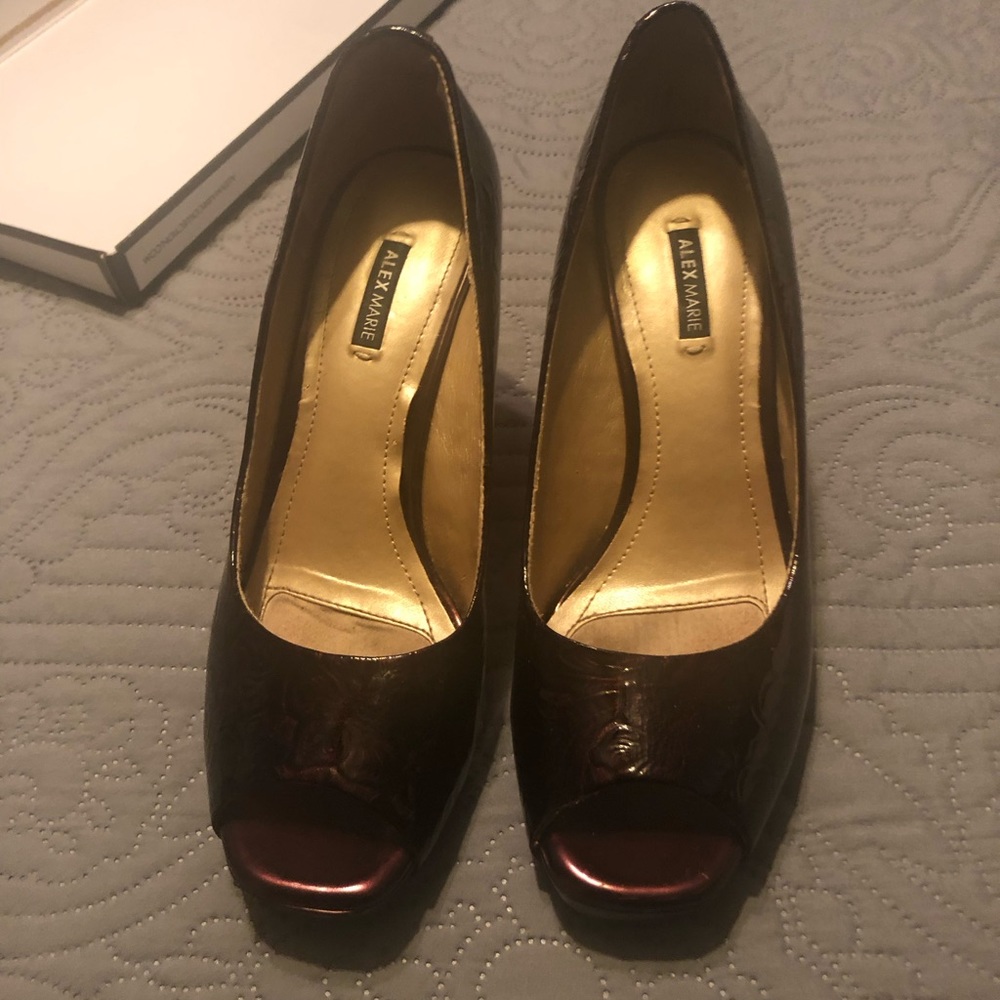 Alex Marie pretty shoes!